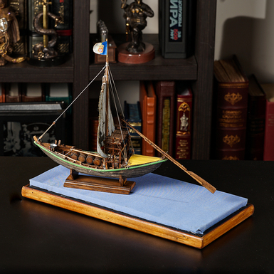 Дерев'яна модель традиційного винного човна "Рабелу" ручної роботи